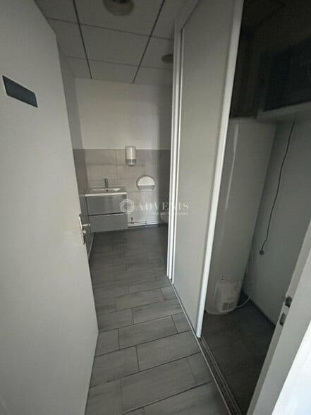 Retail in Saint-Jean-de-Védas for lease - Interior Photo - Image 3 of 5