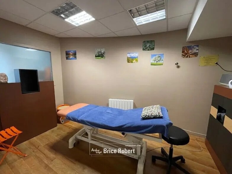 Retail in Villeurbanne for lease - Interior Photo - Image 2 of 8