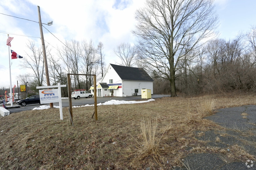 42 Plaistow Rd, Haverhill, MA for sale - Primary Photo - Image 1 of 13