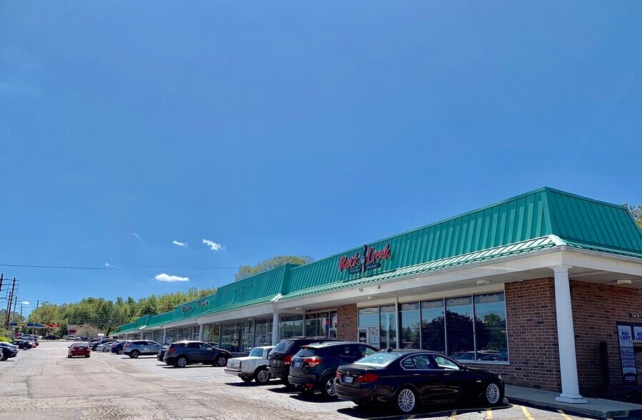 7768-7800 W 130th St, Middleburg Hts, OH à louer - Photo du bâtiment - Image 2 de 3