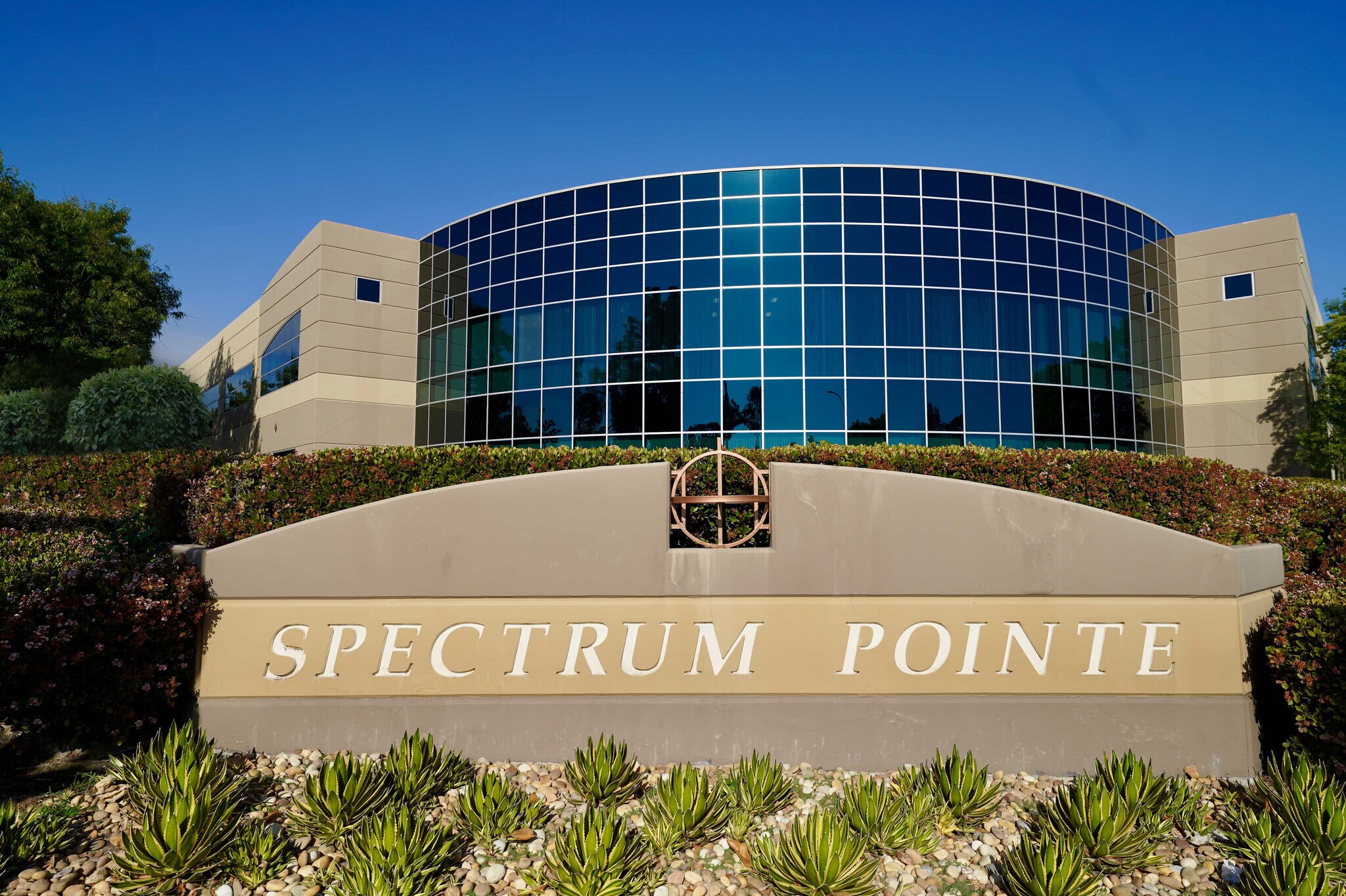 21 Spectrum Pointe Dr, Lake Forest, CA à louer Photo principale- Image 1 de 14