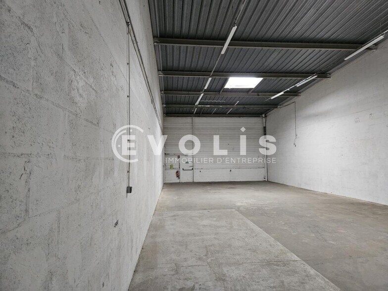 4 Route De Longjumeau, Chilly-Mazarin for lease - Interior Photo - Image 2 of 13