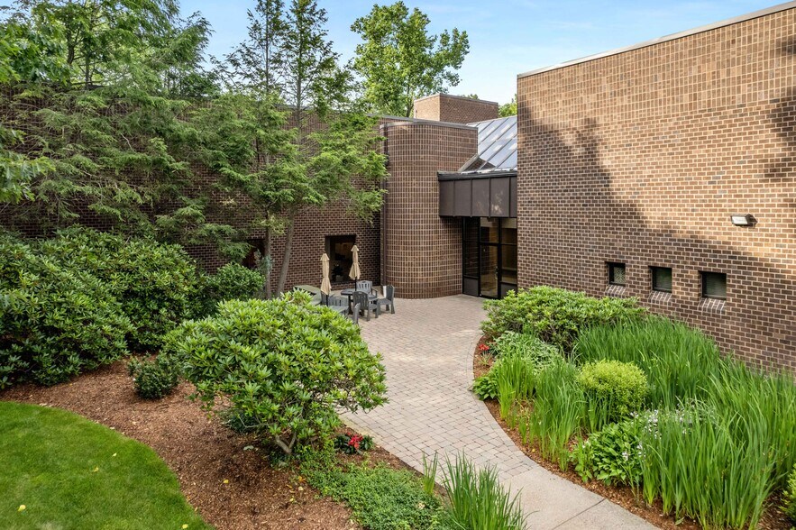 70 Wells Ave, Newton, MA à louer - Photo du bâtiment - Image 3 de 3