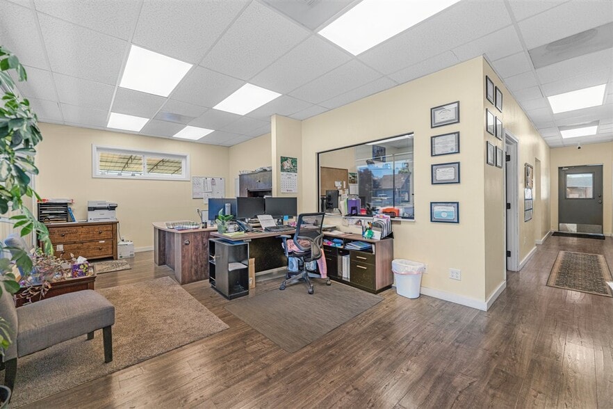 2937 Merriman Rd, Medford, OR à vendre - Photo du bâtiment - Image 3 de 36