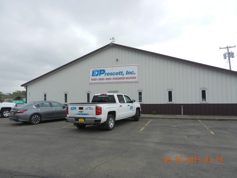 200 Lake Ave, Hamburg, NY à vendre - Photo du bâtiment - Image 2 de 12