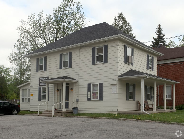 18 Bolton Ave, Newmarket, ON for sale - Primary Photo - Image 1 of 2