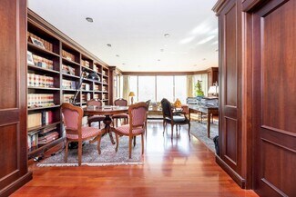 Plus de détails pour Calle San Antón, 72-72, Granada - Bureau à vendre