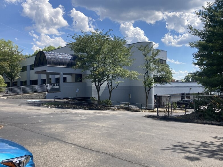 363 Vanadium Rd, Pittsburgh, PA for lease - Building Photo - Image 1 of 7