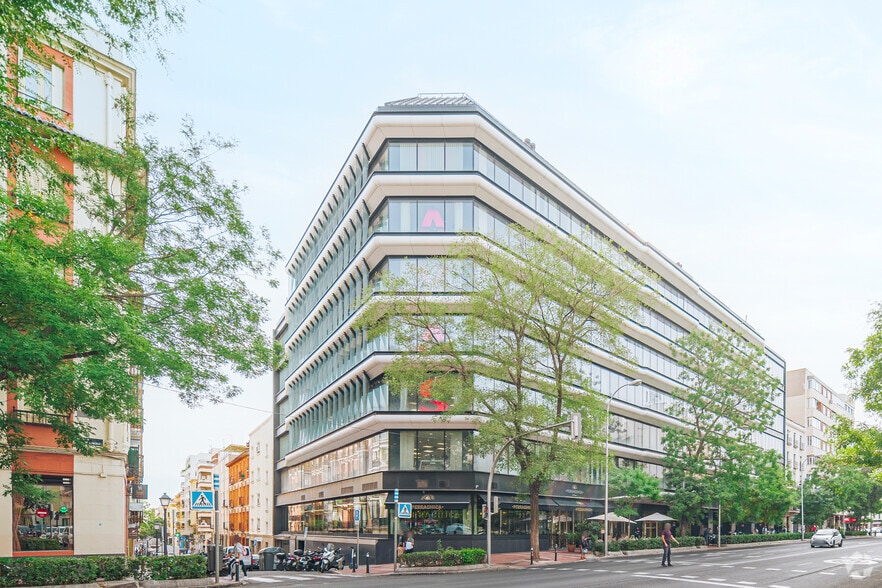 Calle de Eloy Gonzalo, 10, Madrid, Madrid for lease - Primary Photo - Image 1 of 5