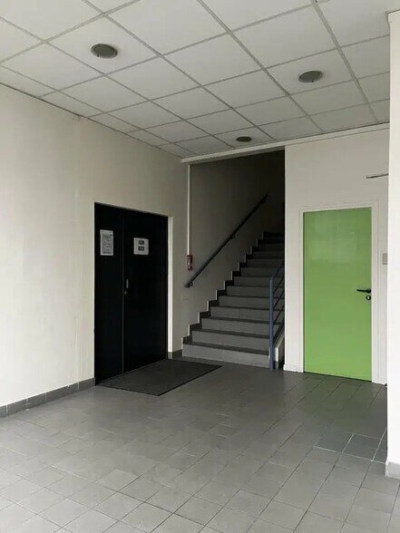 Bureau dans Roissy-en-France à louer - Hall d’entrée - Image 2 de 10