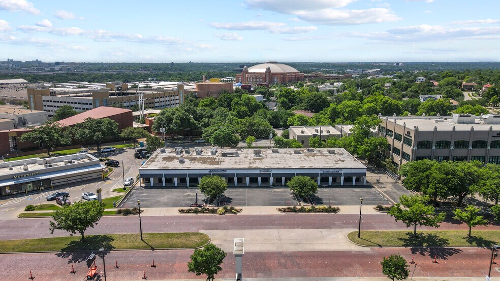 3615-3625 Camp Bowie Blvd, Fort Worth, TX à louer - Photo du bâtiment - Image 3 de 7