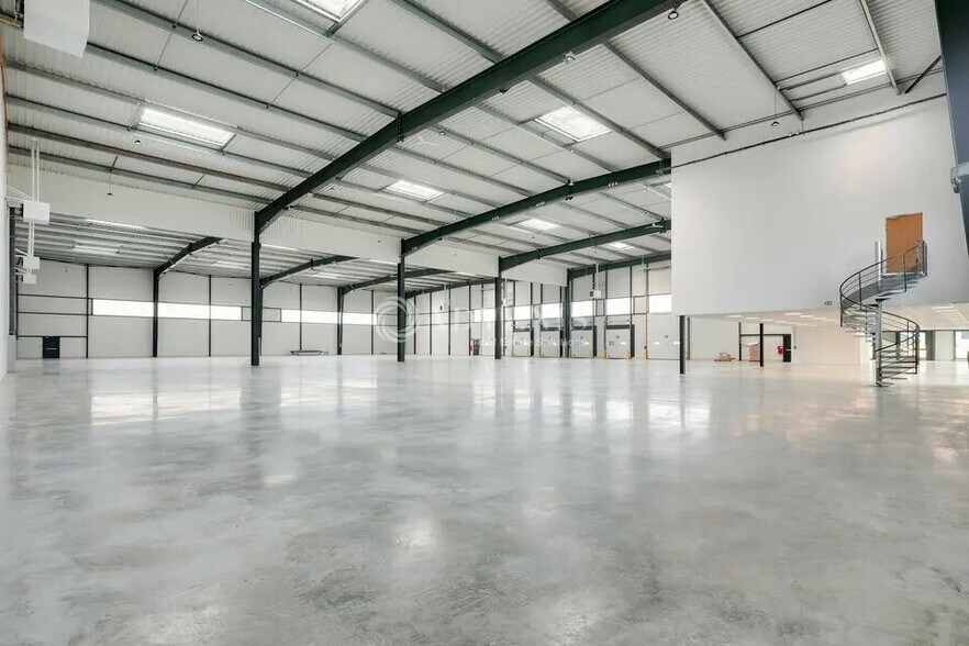 Industrial in Aulnay-sous-Bois for lease - Building Photo - Image 1 of 5
