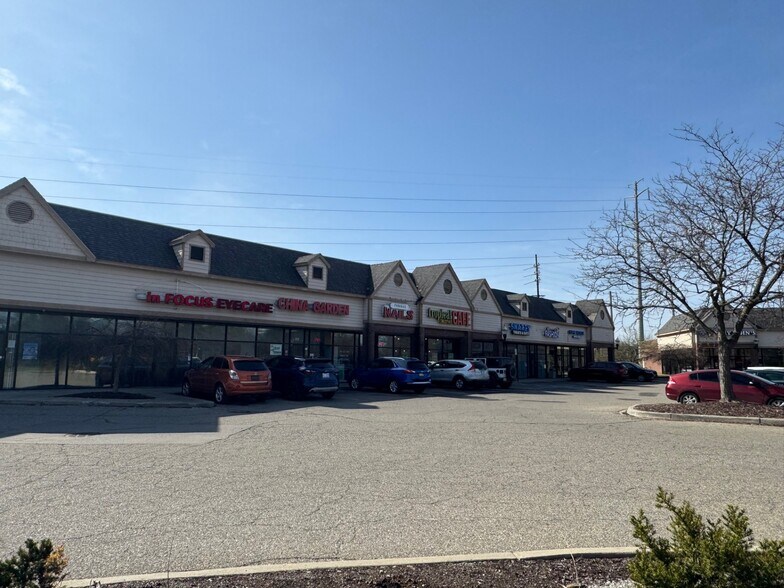 Wayne Plaza portefeuille de 2 propriétés à vendre sur LoopNet.ca - Photo du bâtiment - Image 2 de 10