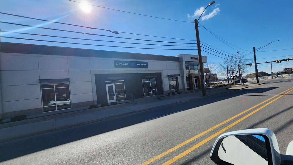 425 W South St, Indianapolis, IN à vendre - Photo du bâtiment - Image 3 de 21