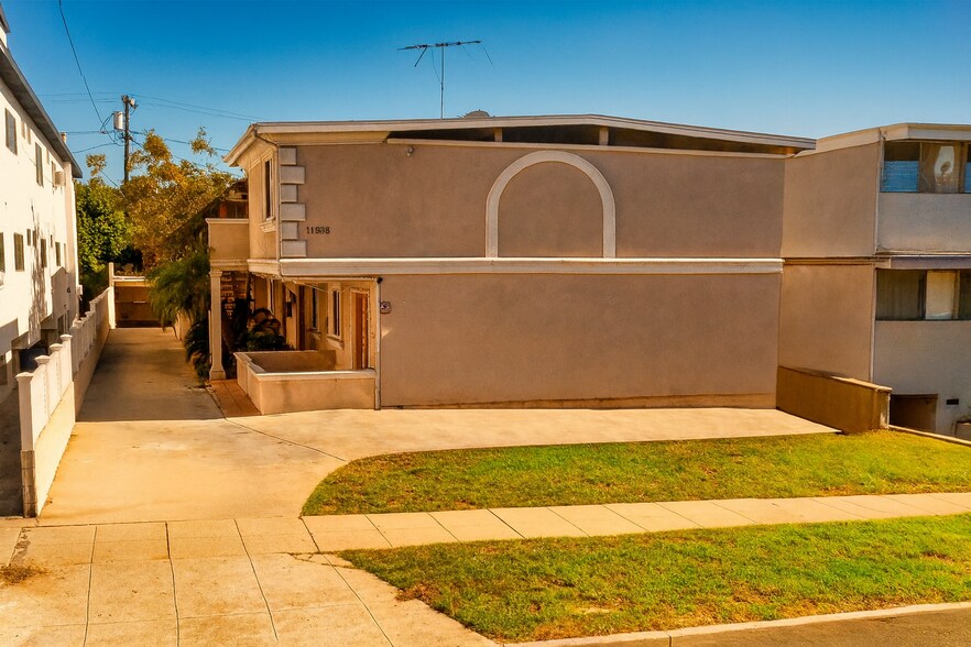 11938 Dorothy St, Los Angeles, CA à vendre - Photo du bâtiment - Image 2 de 11