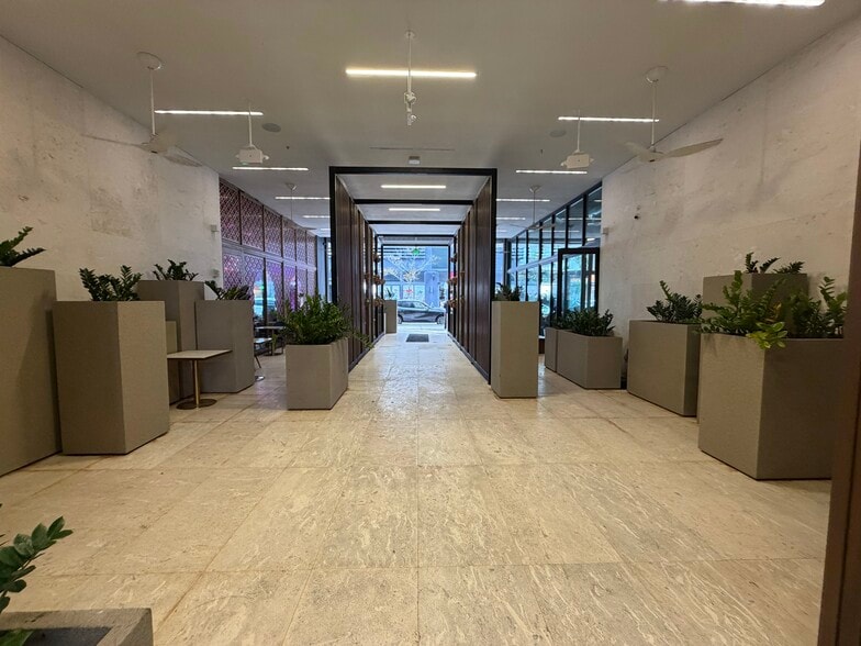 220 NW 24th Ave, Miami, FL for lease - Building Photo - Image 3 of 10