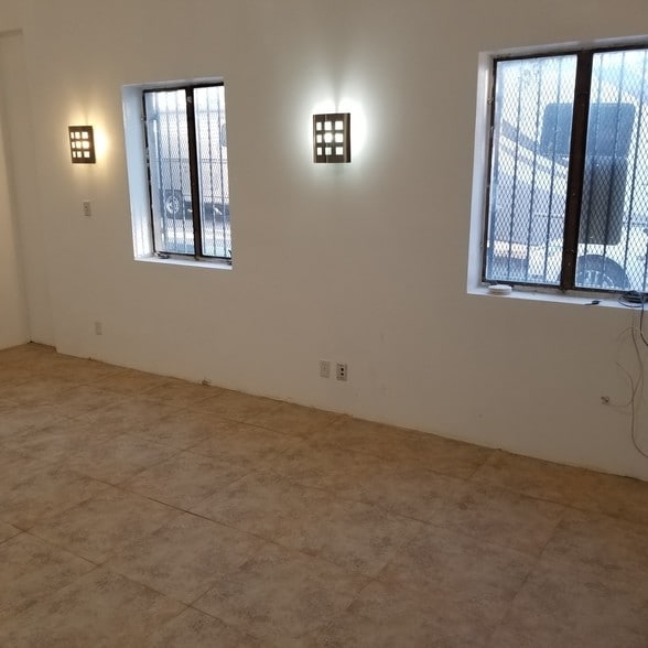 7746 Foothill Blvd, Tujunga, CA à vendre - Photo intérieure - Image 3 de 14