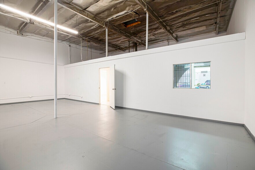 12990 Branford St, Pacoima, CA à vendre - Photo intérieure - Image 2 de 16