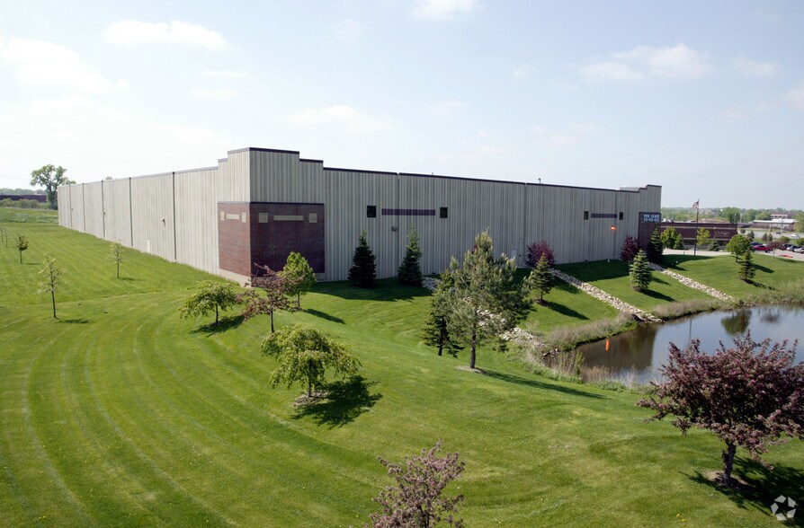 2945 Commers Dr, Eagan, MN à louer - Photo du bâtiment - Image 2 de 11