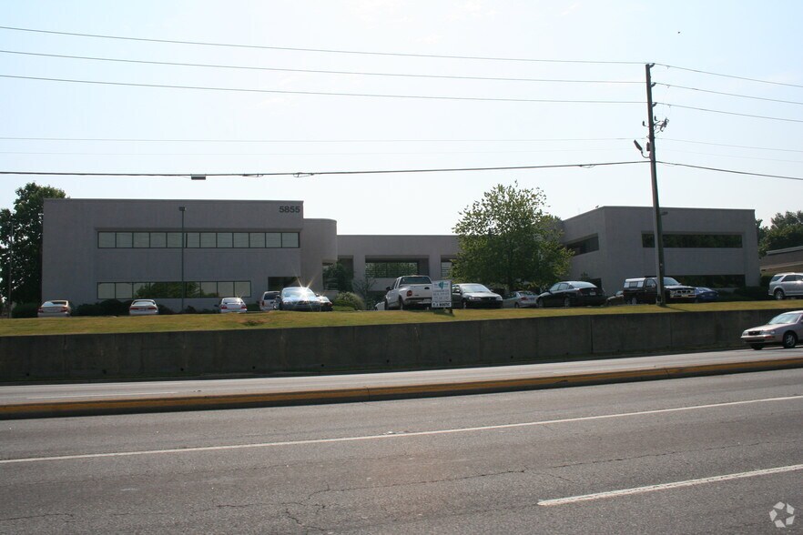 5855 Jimmy Carter Blvd, Norcross, GA à louer - Photo du bâtiment - Image 3 de 4