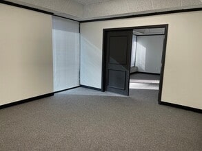 4117 NW 122nd St, Oklahoma City, OK for lease Interior Photo- Image 2 of 2