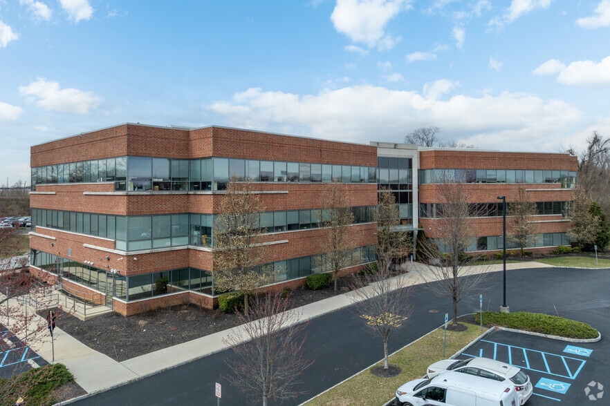 1000 Waterview Dr, Hamilton, NJ à louer - Photo du bâtiment - Image 3 de 4