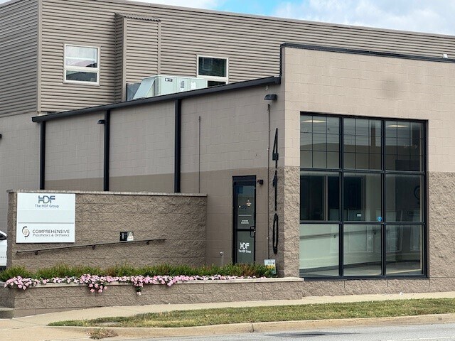 410 E University Ave, Champaign, IL à louer - Photo du bâtiment - Image 2 de 3