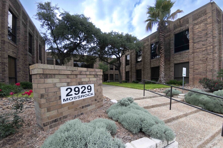 2929 Mossrock Dr, San Antonio, TX for lease - Building Photo - Image 2 of 19