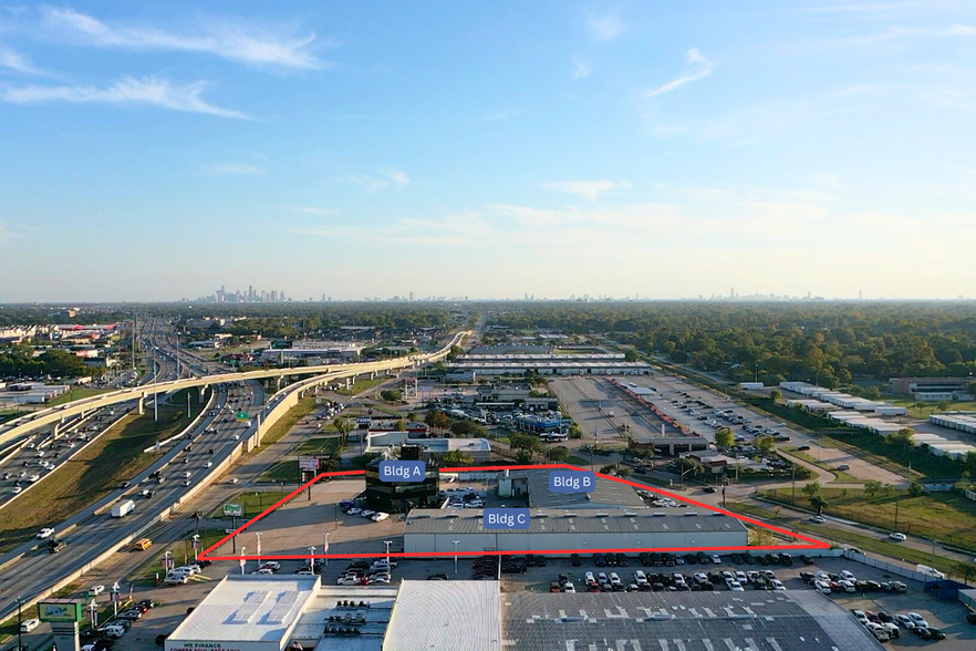 8245 North Fwy, Houston, TX 77037 portfolio of 3 properties for sale on LoopNet.ca - Building Photo - Image 3 of 28