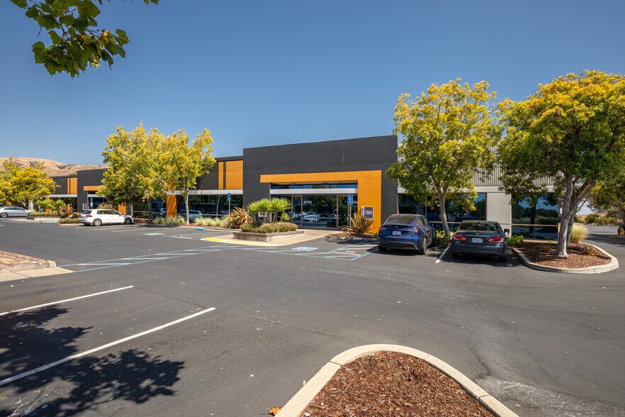 47703-47737 Fremont Blvd, Fremont, CA à louer - Photo du bâtiment - Image 3 de 6