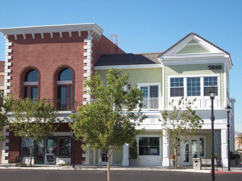 7565 Norman Rockwell Ln, Las Vegas, NV à vendre - Photo du bâtiment - Image 2 de 17