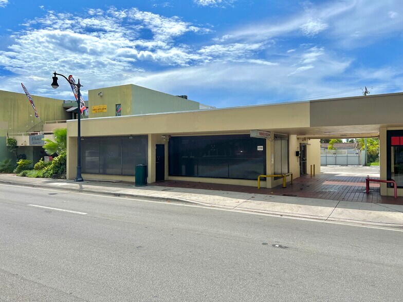 3390 SW 22nd St, Miami, FL à louer - Photo du bâtiment - Image 2 de 14
