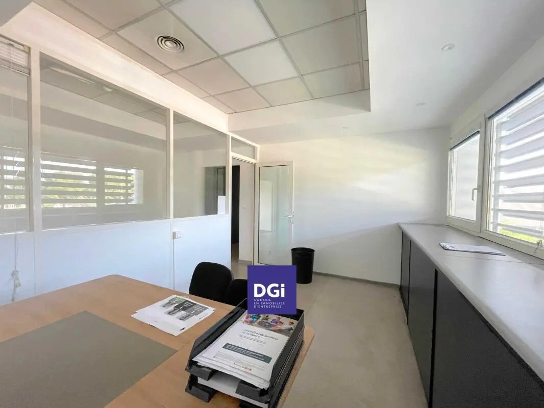 Office in Nîmes for lease Interior Photo- Image 1 of 6