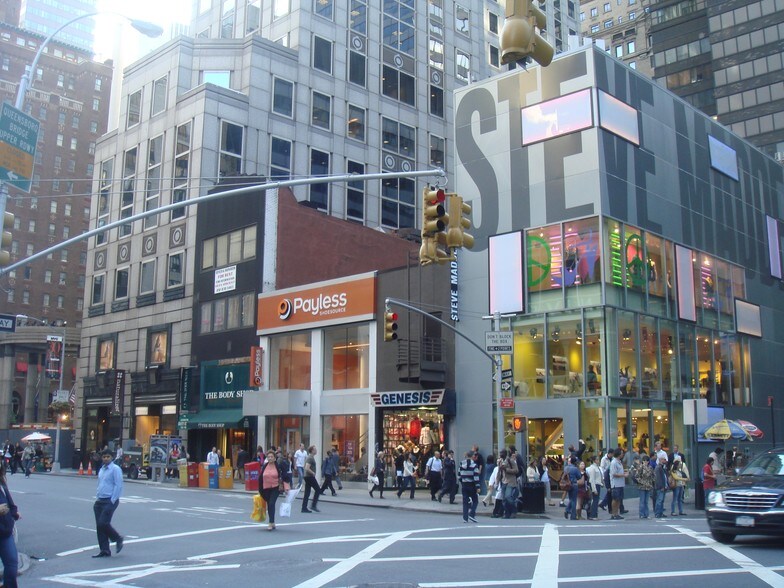 720 Lexington Ave, New York, NY à vendre - Photo du bâtiment - Image 3 de 5