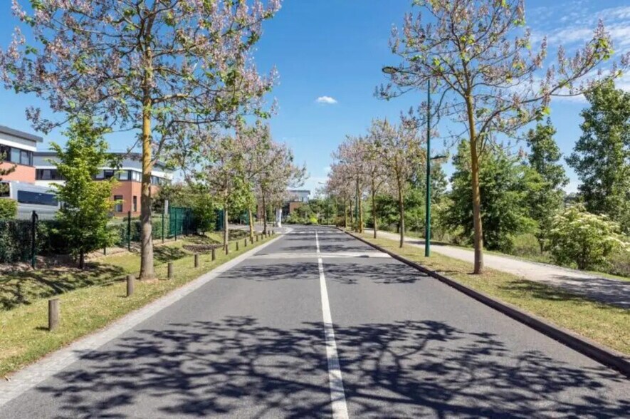 10 Rue Du Commandant D'estienne D'orves, Villeneuve-la-Garenne for lease - Aerial - Image 3 of 14