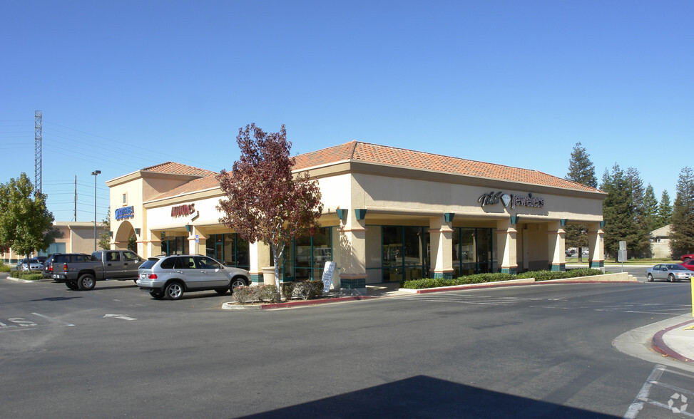 4400-4560 Coffee Rd, Bakersfield, CA à louer - Photo principale - Image 1 de 2