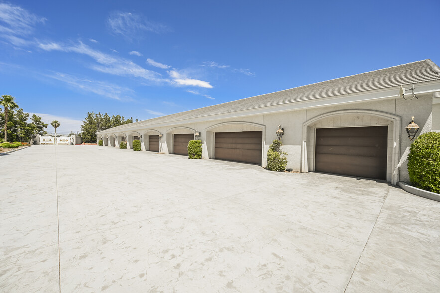 6629 S Pecos Rd, Las Vegas, NV à vendre - Photo du bâtiment - Image 3 de 51