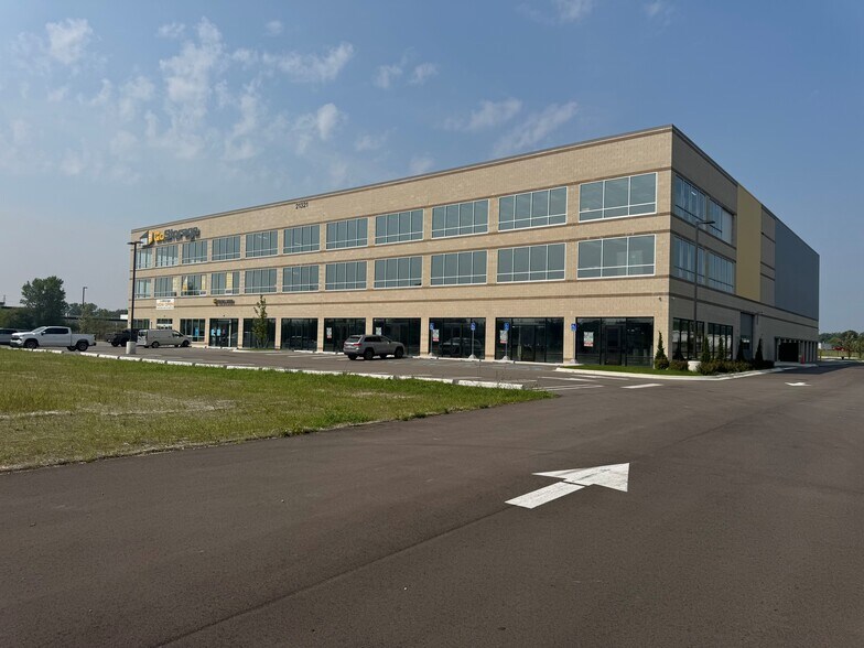 21321 Telegraph Rd, Southfield, MI for lease - Building Photo - Image 1 of 4