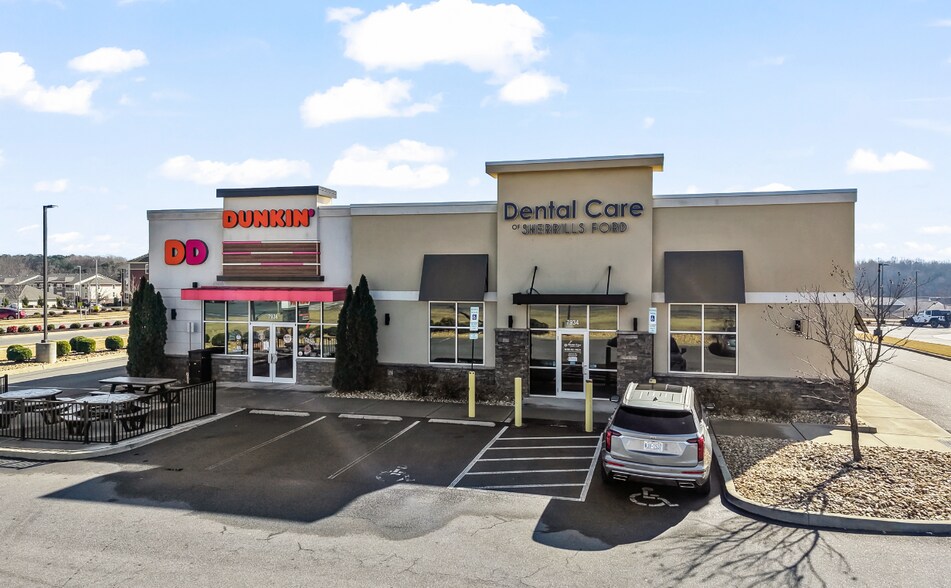 7936 Bradley Long Dr, Sherrills Ford, NC à vendre - Photo du bâtiment - Image 1 de 5