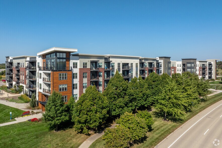 5022 American Pky, Madison, WI for lease - Building Photo - Image 2 of 26