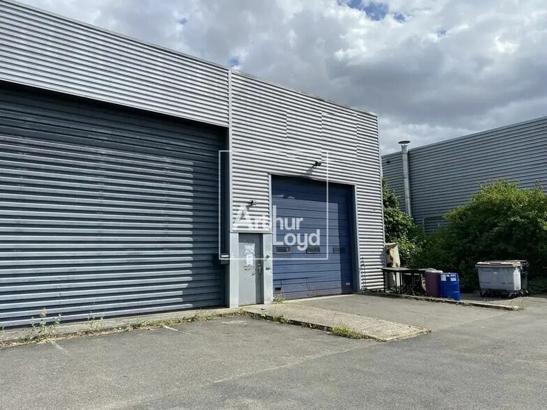 Office in Bondoufle for lease - Building Photo - Image 2 of 5