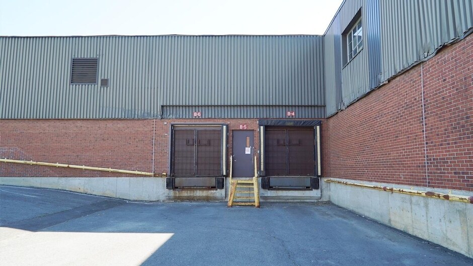 10500 Rue Colbert, Montréal, QC for lease - Building Photo - Image 2 of 8