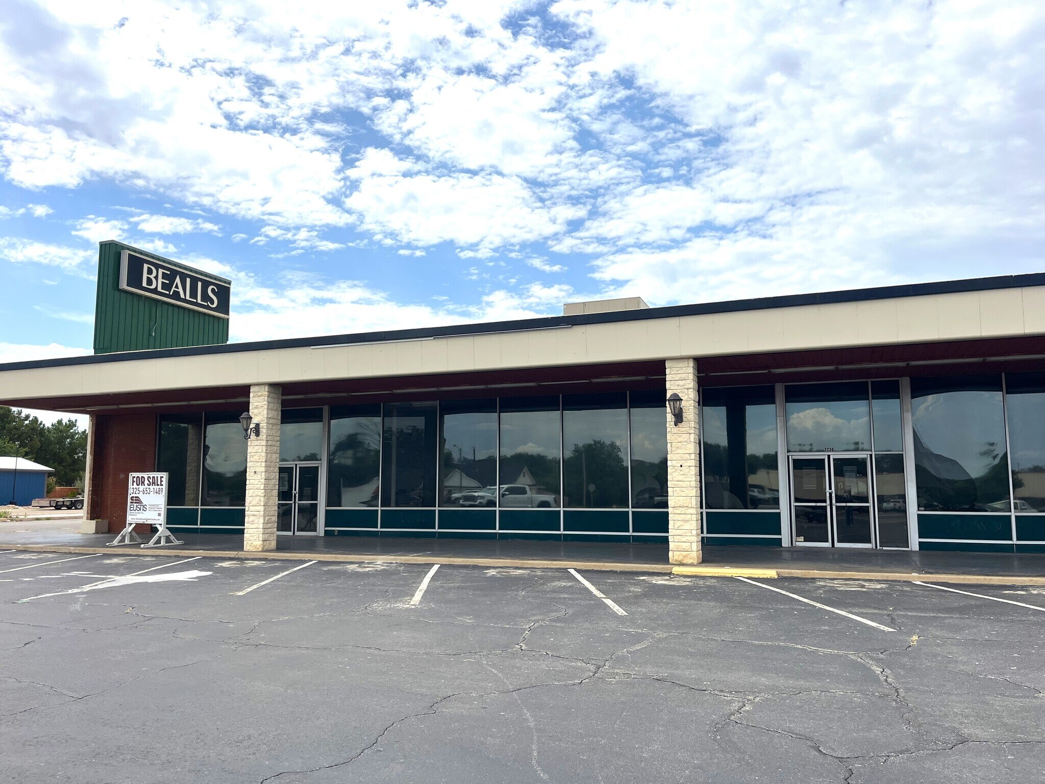 2230 W Beauregard Ave, San Angelo, TX à vendre Photo du bâtiment- Image 1 de 15