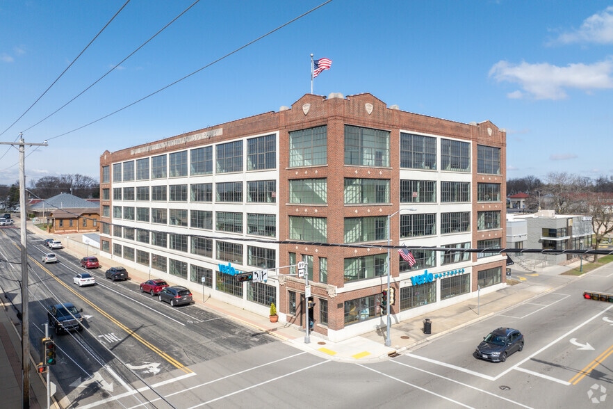 201 N Main St, Fort Atkinson, WI for lease - Building Photo - Image 1 of 5