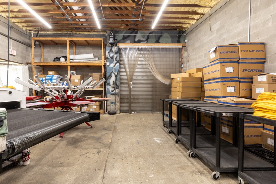 1709 Newbridge Rd, North Bellmore, NY for sale - Building Photo - Image 3 of 17