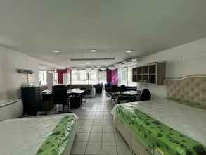 Retail in Lyon for lease Interior Photo- Image 2 of 3