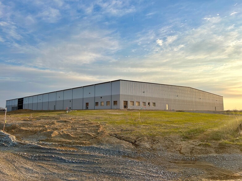 11734 Industrial Park Dr, Elberfeld, IN à louer - Photo principale - Image 3 de 10