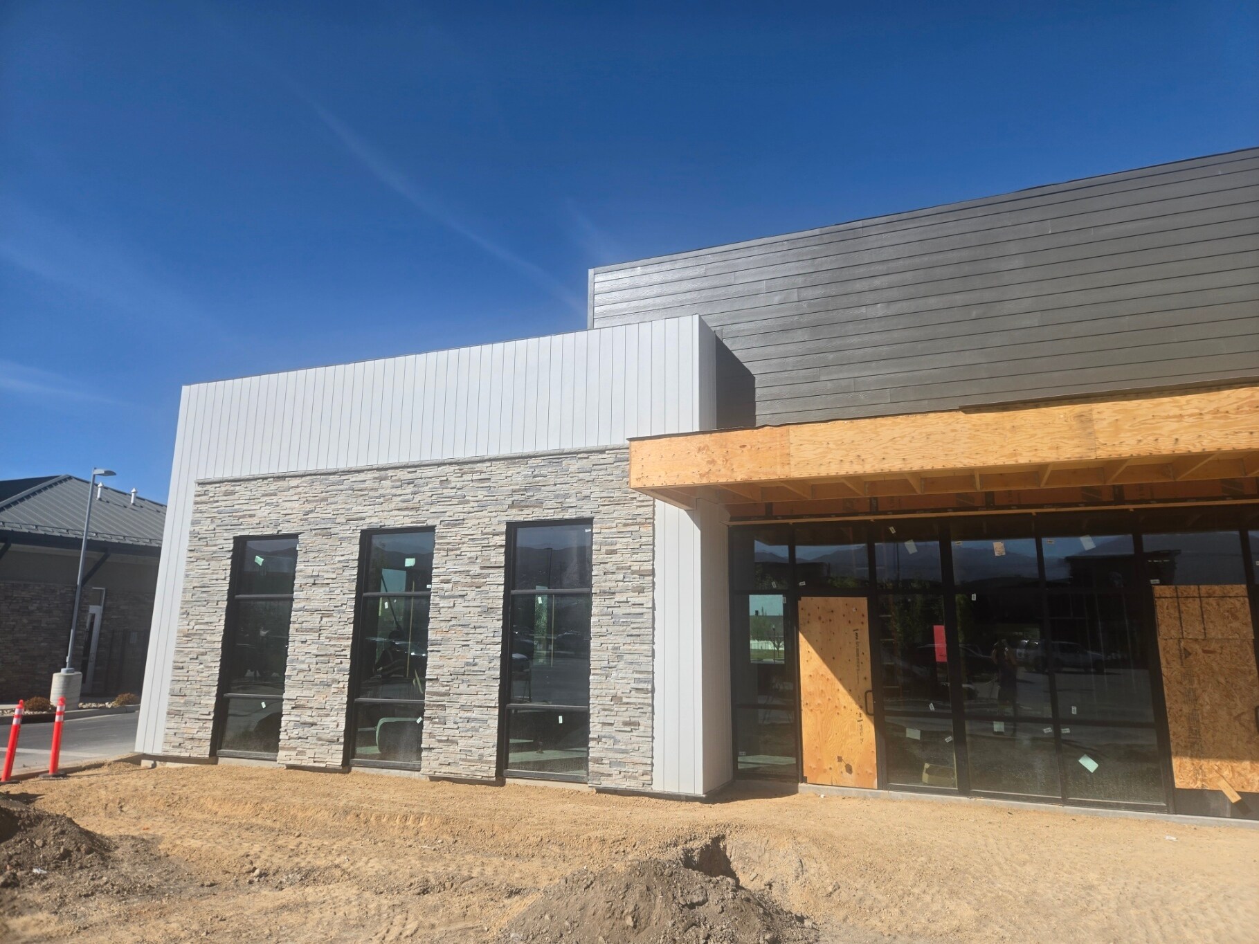 691 Redwood Rd, North Salt Lake, UT à louer Photo principale- Image 1 de 2