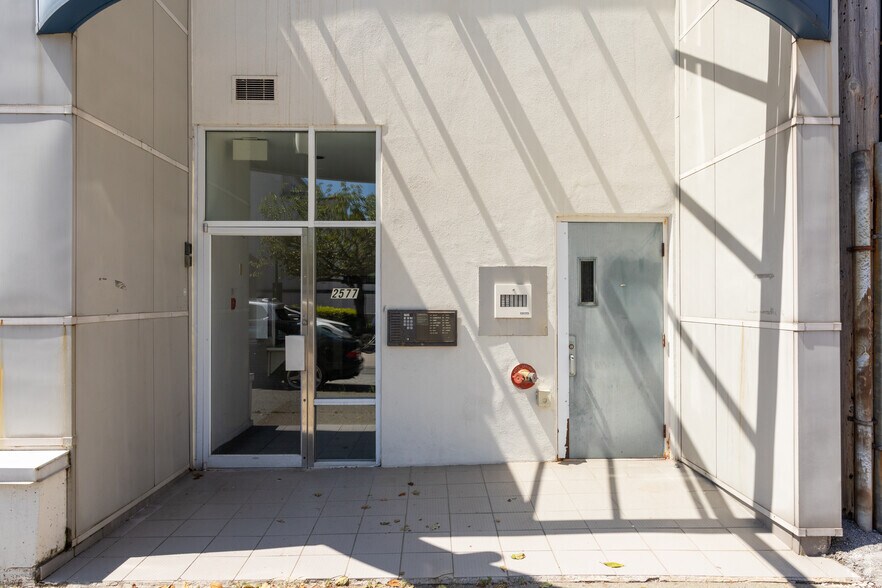4515-4517 W 10th Ave, Vancouver, BC à louer - Photo du bâtiment - Image 3 de 5