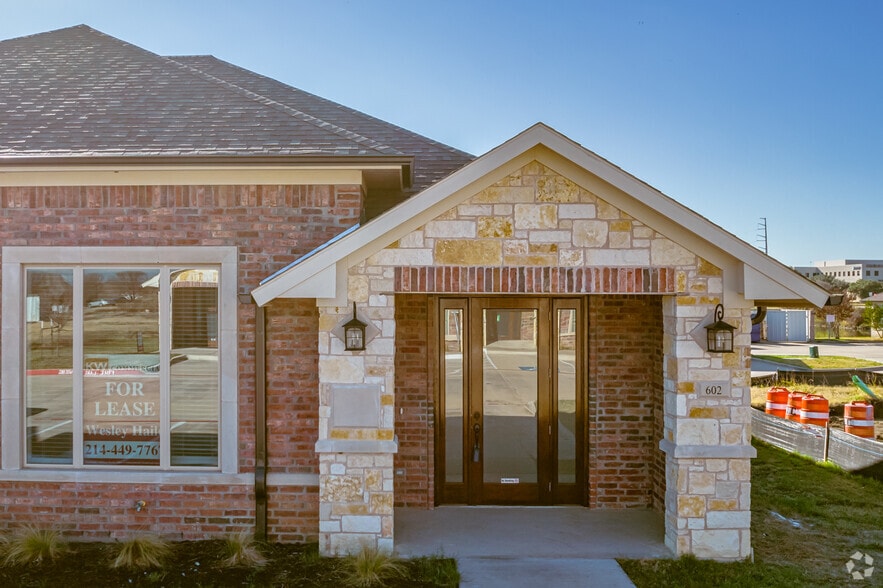 870 Hebron Pky, Lewisville, TX à vendre - Photo du bâtiment - Image 3 de 4